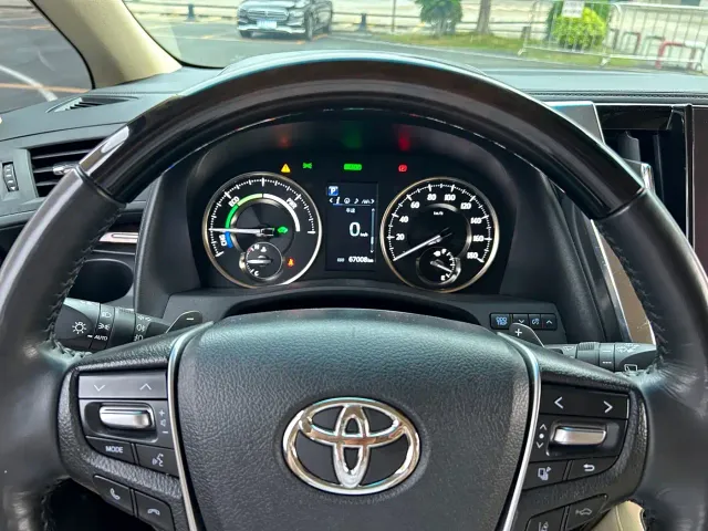 Toyota Alphard — Фото автомобиля 25