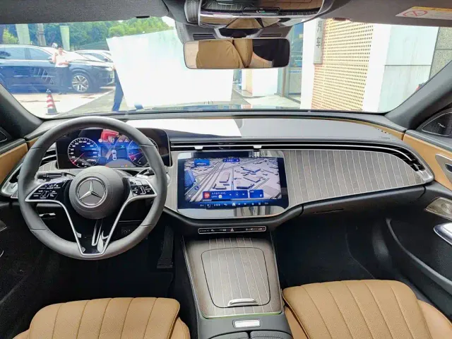 Mercedes-Benz E-Class — Фото автомобиля 10