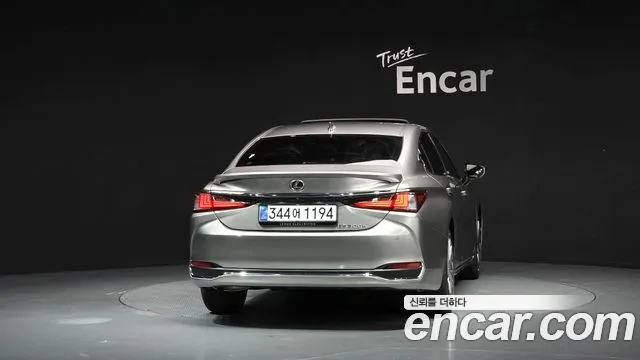 Lexus ES — Фото автомобиля 4