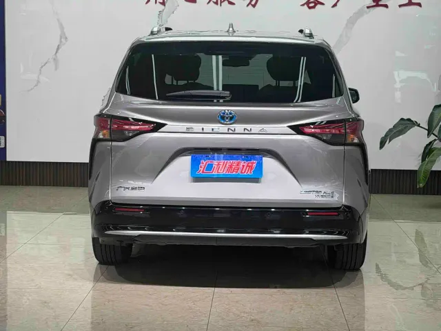 Toyota Sienna — Фото автомобиля 5