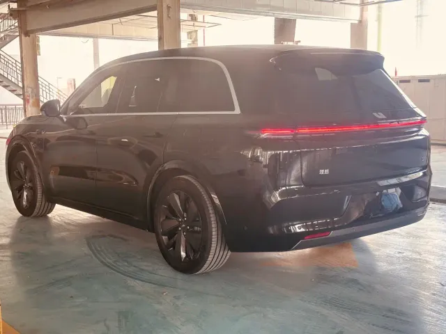 Li Auto L8 — Фото автомобиля 5