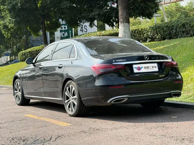 Mercedes-Benz E-Class — Фото автомобиля 4