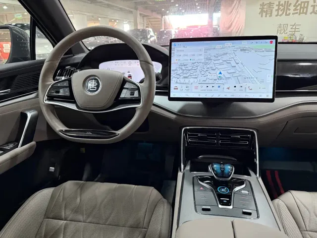 BYD Tang — Фото автомобиля 6