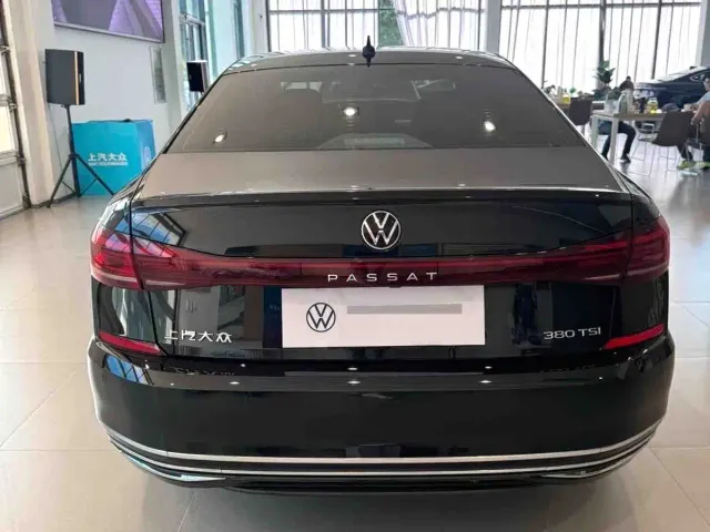 Volkswagen Passat — Фото автомобиля 14
