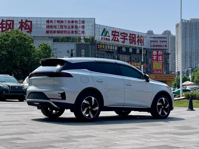 BYD Tang — Фото автомобиля 7