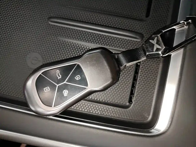 Xpeng G9 — Фото автомобиля 8