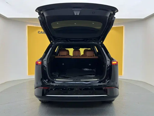 Xpeng G9 — Фото автомобиля 12