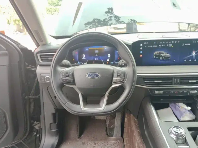 Ford Explorer — Фото автомобиля 6
