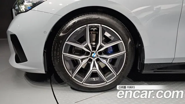 BMW 5 Series G60 — Фото автомобиля 5
