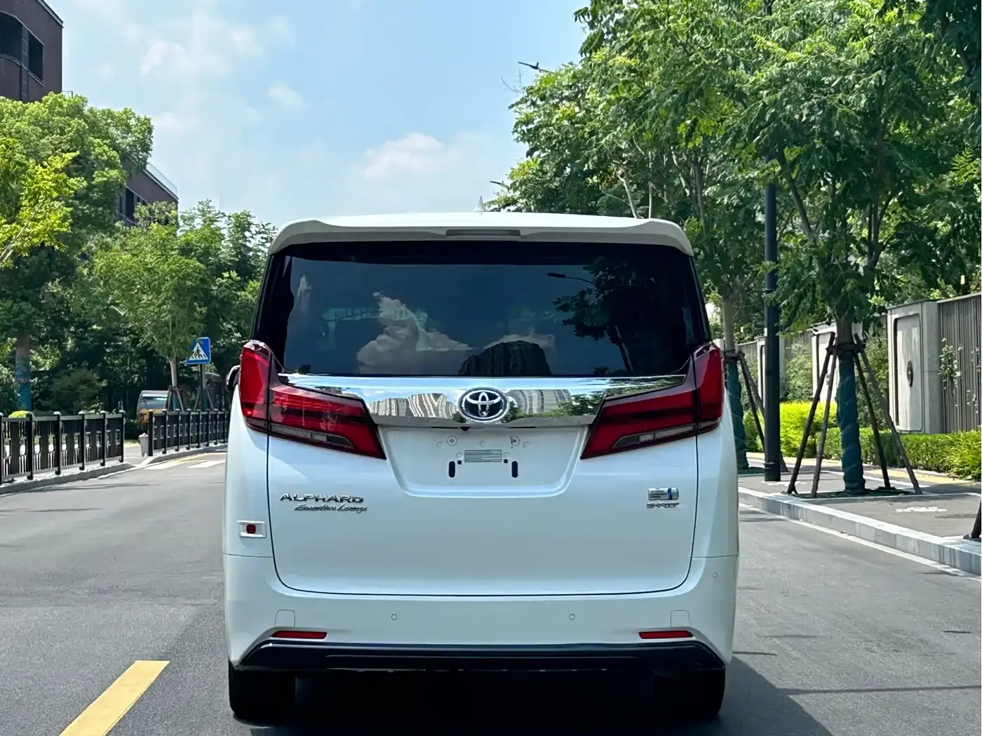 Toyota Alphard 2021 Hybrid 2.5L Premium — Фото автомобиля 5