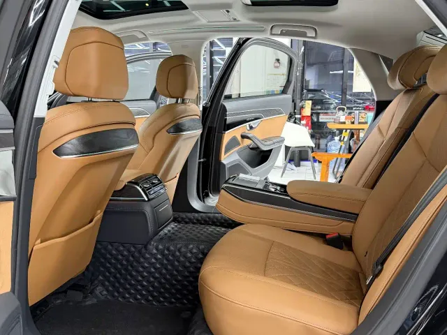 Audi A8 — Фото автомобиля 15