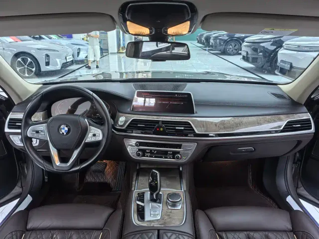BMW 7 Series — Фото автомобиля 7