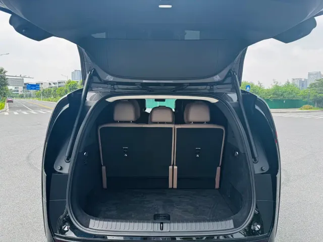 Li Auto MEGA — Фото автомобиля 8