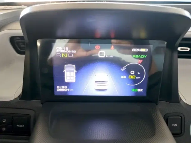 Wuling Hongguang Mini EV — Фото автомобиля 11
