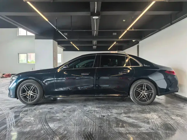 Mercedes-Benz E-Class — Фото автомобиля 4