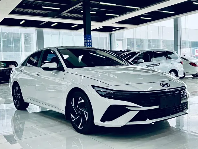 Hyundai Elantra — Фото автомобиля 3