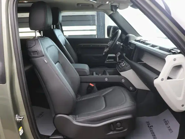 Land Rover Defender — Фото автомобиля 24