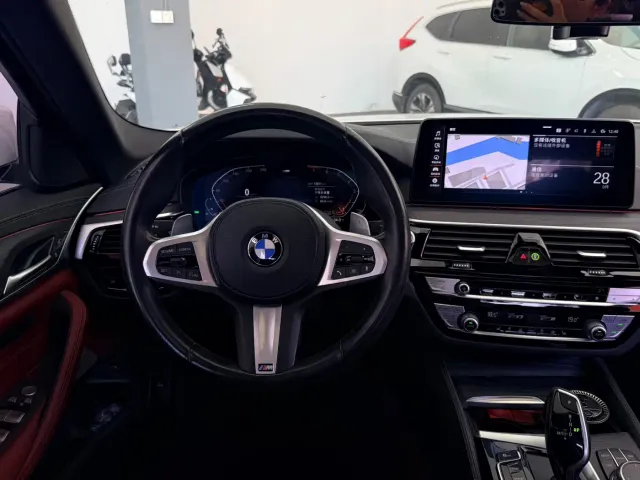 BMW 5 Series — Фото автомобиля 10