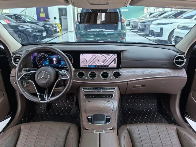 Mercedes-Benz E-Class — Фото автомобиля 7