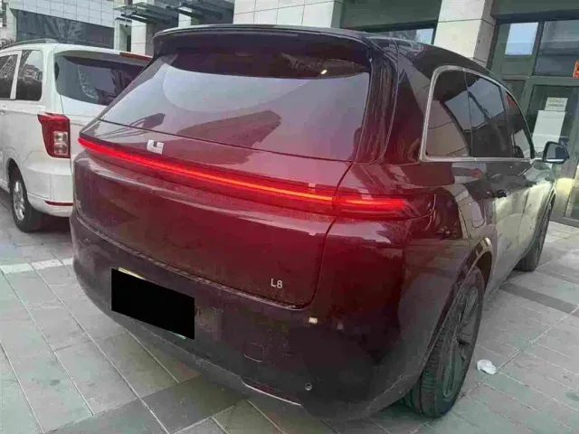 Li Auto L8 — Фото автомобиля 8