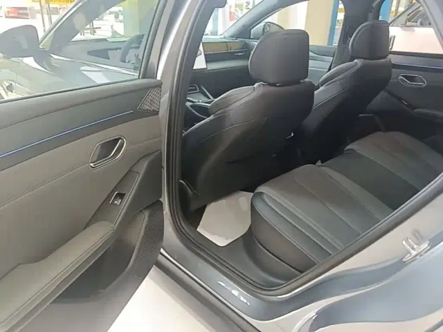 BYD Qin L — Фото автомобиля 16
