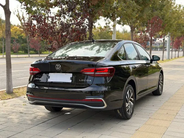 Volkswagen Lavida — Фото автомобиля 21