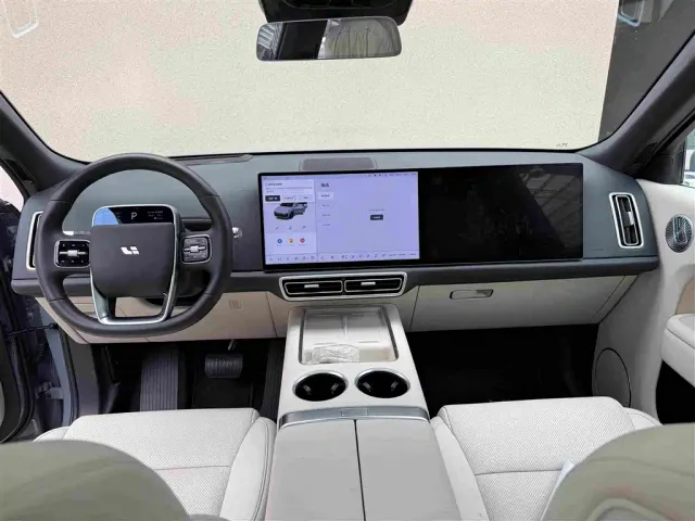 Li Auto L8 — Фото автомобиля 7