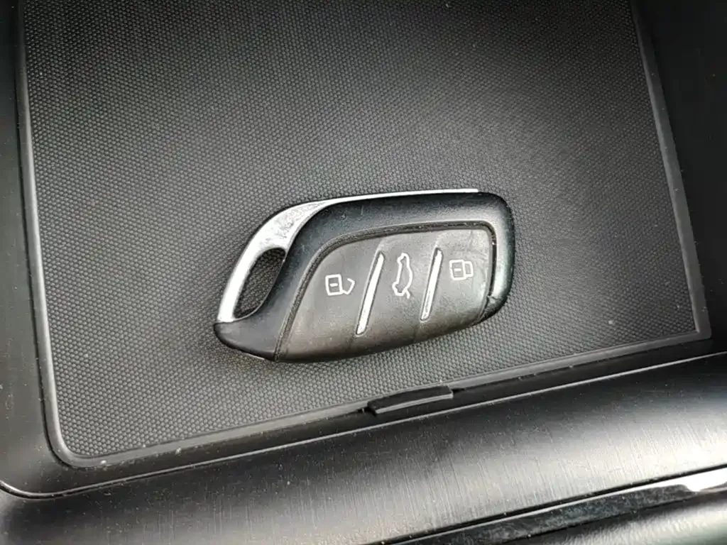 Roewe Roewe i5 2023 1.5L Manual Comfort Edition — Фото автомобиля 8
