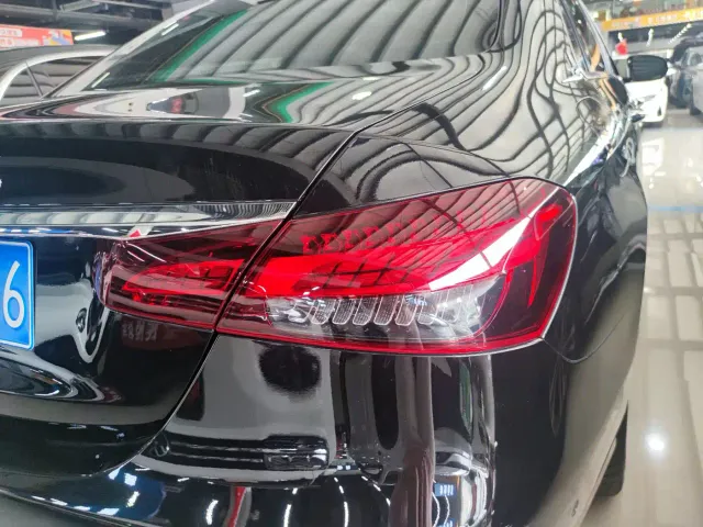 Mercedes-Benz E-Class — Фото автомобиля 16