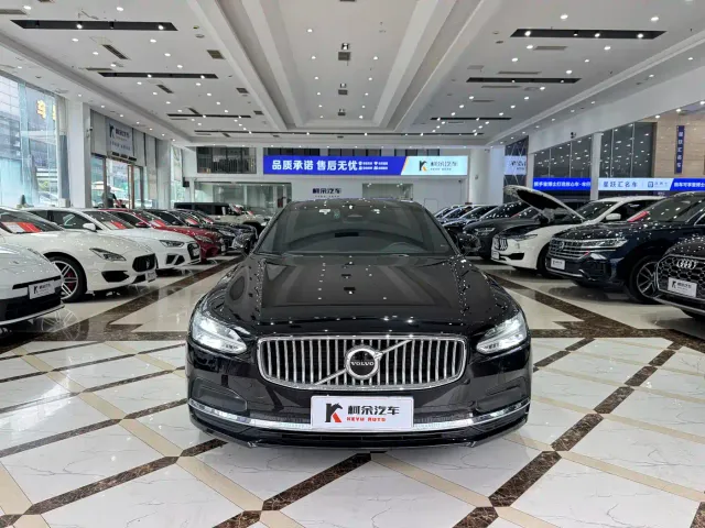 Volvo S90 — Фото автомобиля 3