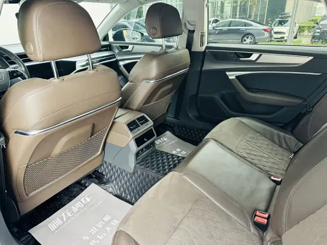 Audi A7L — Фото автомобиля 10