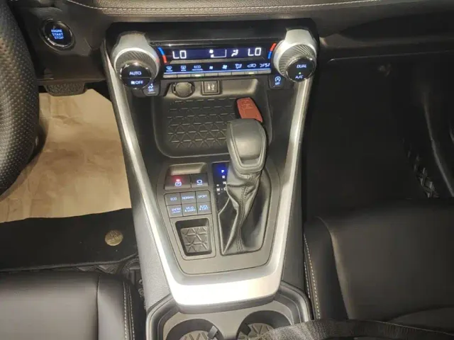 Toyota RAV4 — Фото автомобиля 13