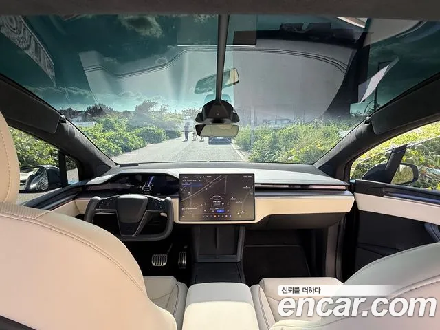 Tesla Model X — Фото автомобиля 16