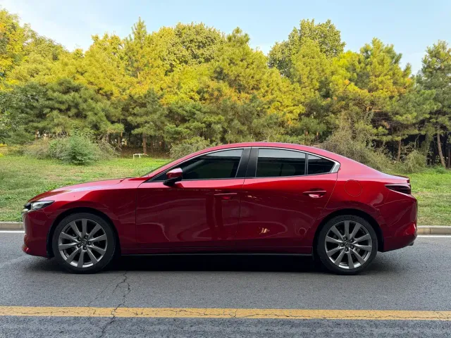 Mazda Axela — Фото автомобиля 3