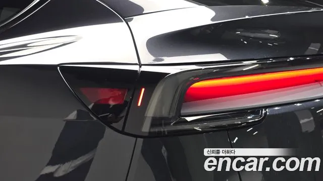 Tesla Model Y — Фото автомобиля 22