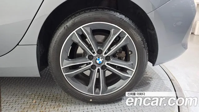 BMW 1 Series F40 — Фото автомобиля 6