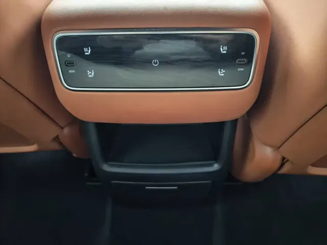 Li Auto L8 — Фото автомобиля 16