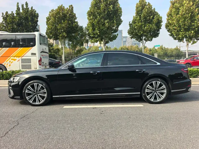 Audi A8 — Фото автомобиля 4