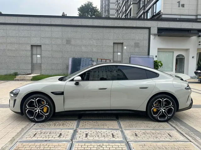 Xiaomi SU7 — Фото автомобиля 10