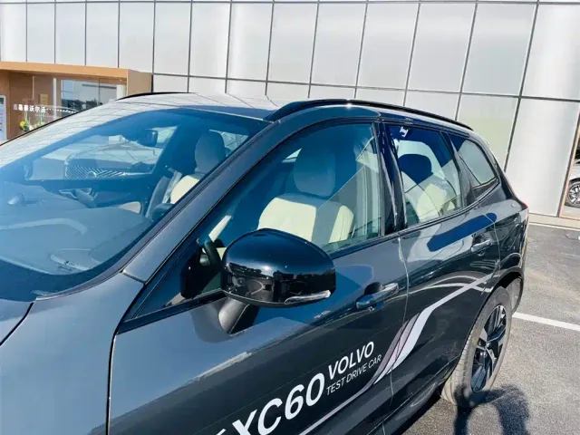 Volvo XC60 — Фото автомобиля 10