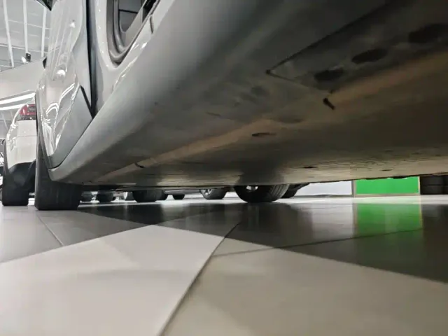 Tesla Model X — Фото автомобиля 21
