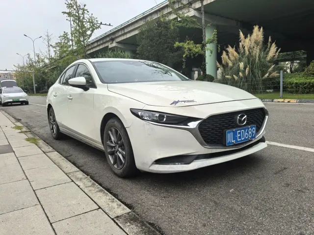 Mazda Axela — Фото автомобиля 3