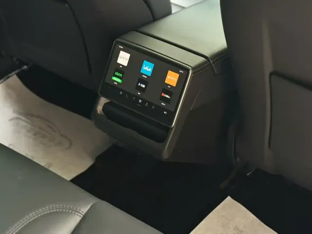 Tesla Model 3 — Фото автомобиля 7