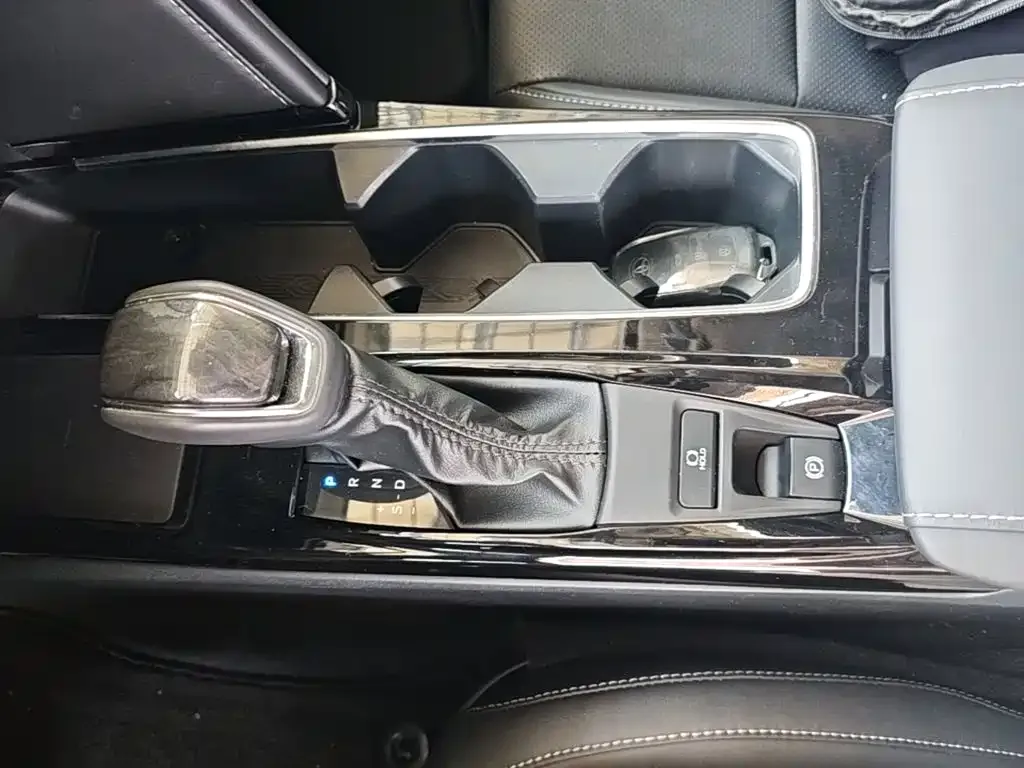 Toyota Camry 2024 Hybrid 2.0HGVP Luxury Edition — Фото автомобиля 9