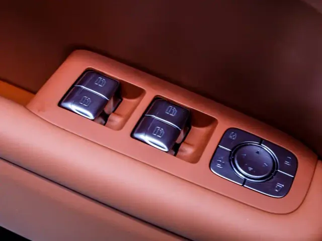 Li Auto L8 — Фото автомобиля 29