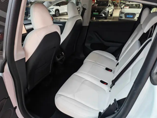Tesla Model Y — Фото автомобиля 8