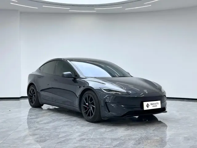 Tesla Model 3 — Фото автомобиля 2