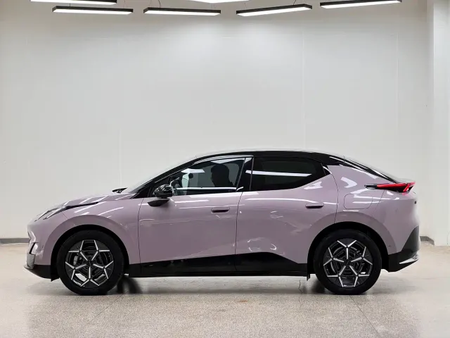 Lynk & Co Z20 — Фото автомобиля 7