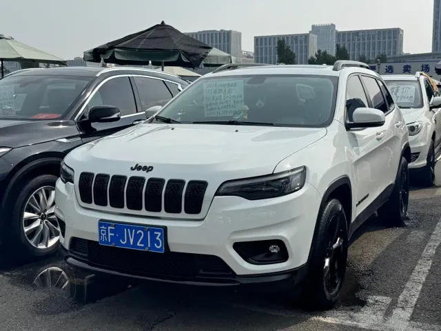 Фотография автомобиля — Jeep Cherokee