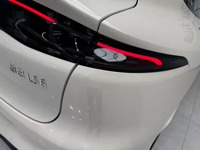 IM Motors LS6 — Фото автомобиля 4